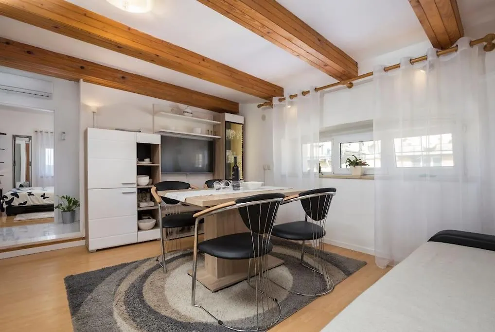 Apartment Arena Akvileja Pula