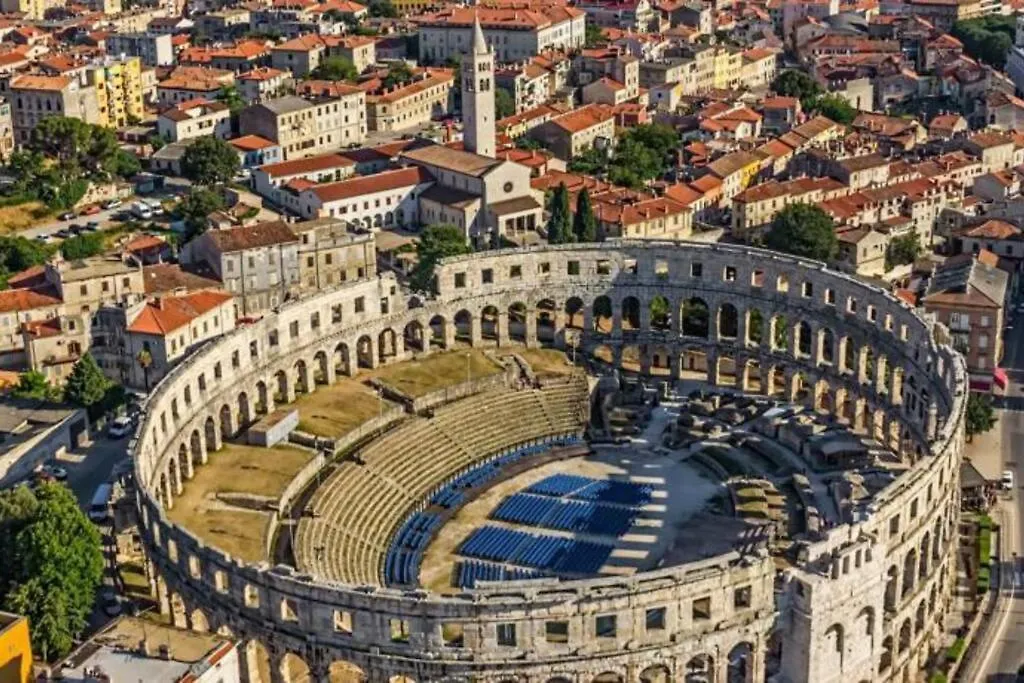 Apartment Arena Akvileja Pula