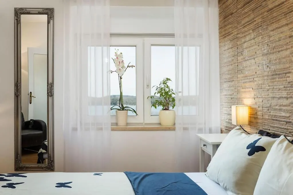Apartment Arena Akvileja Pula